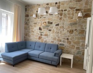 Apartament 2 camere semidecomandate, centru, zona Facultatea de litere, terasa