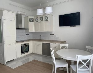 Apartament 2 camere semidecomandate, centru, zona Facultatea de litere, terasa
