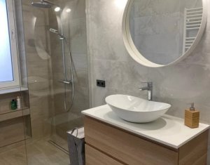 Apartament 2 camere semidecomandate, centru, zona Facultatea de litere, terasa