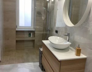 Apartament 2 camere semidecomandate, centru, zona Facultatea de litere, terasa