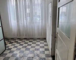 Apartament in casa, parcare privata, curte comuna