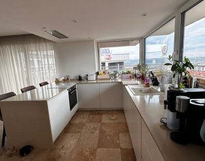 Penthouse de 210mp utili cu terasa panoramica 360° 