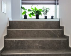 Apartament cu 3 camere, terasa de  88 mp, parcare inclusa, Floresti