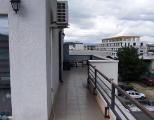 Apartament cu 3 camere, terasa de  88 mp, parcare inclusa, Floresti