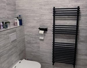 Apartament cu 3 camere, terasa de  88 mp, parcare inclusa, Floresti