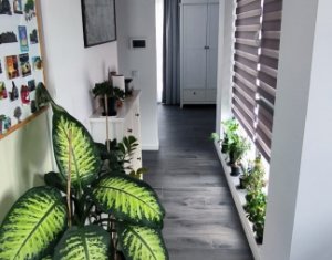 Apartament cu 3 camere, terasa de  88 mp, parcare inclusa, Floresti