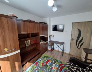 Apartment 3 rooms for sale in Floresti