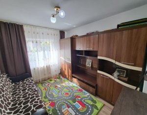 Apartment 3 rooms for sale in Floresti