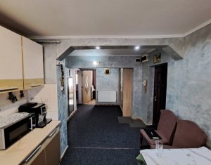 Apartment 3 rooms for sale in Floresti