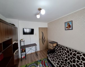 Apartment 3 rooms for sale in Floresti