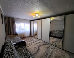 Apartment 3 rooms for sale in Floresti
