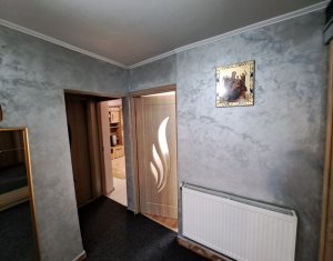 Apartment 3 rooms for sale in Floresti