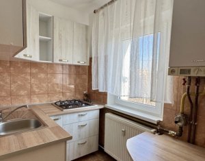 Garsoniera 25 mp, etaj 2/4, centrala proprie, zona Plopilor