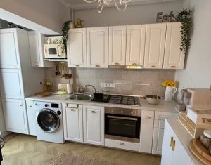 Apartament 3 camere, etaj intermediar, lift, parcare, Floresti