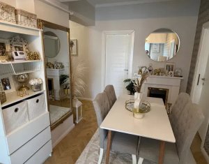 Apartament 3 camere, etaj intermediar, lift, parcare, Floresti