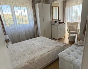 Apartament 3 camere, etaj intermediar, lift, parcare, Floresti
