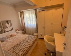 Apartament 3 camere, etaj intermediar, lift, parcare, Floresti