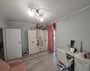 Apartament cu doua camere, mobilat si utilat, etaj intermediar, Floresti