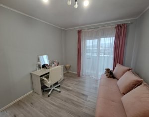 Apartament cu doua camere, mobilat si utilat, etaj intermediar, Floresti
