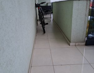 Apartament cu doua camere, mobilat si utilat, etaj intermediar, Floresti