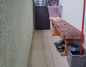Apartament cu doua camere, mobilat si utilat, etaj intermediar, Floresti