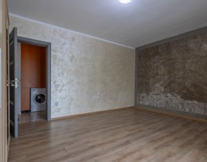 Apartament cu doua camere, decomandat, parcare inclusa,  Floresti, zona centrala
