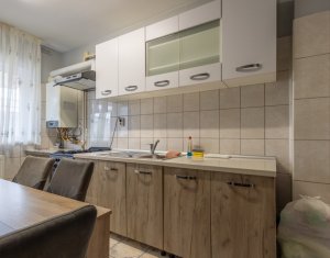 Apartament cu doua camere, decomandat, parcare inclusa,  Floresti, zona centrala
