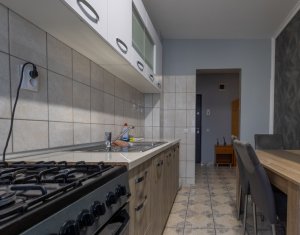 Apartament cu doua camere, decomandat, parcare inclusa,  Floresti, zona centrala