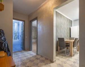 Apartament cu doua camere, decomandat, parcare inclusa,  Floresti, zona centrala