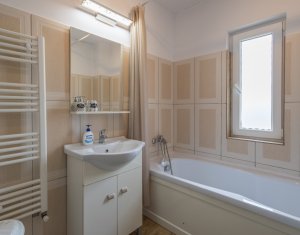 Apartament cu 3 camere, boxa si parcare la subsol + parcare exterioara, Floresti