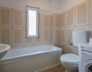 Apartament cu 3 camere, boxa si parcare la subsol + parcare exterioara, Floresti