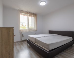 Apartament cu 3 camere, boxa si parcare la subsol + parcare exterioara, Floresti