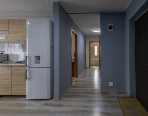 Apartament cu 3 camere, boxa si parcare la subsol + parcare exterioara, Floresti