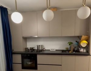 Apartament de 3 camere in casa individuala, cu gradina proprie si doua parcari !