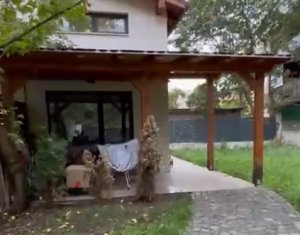 Apartament de 3 camere in casa individuala, cu gradina proprie si doua parcari !