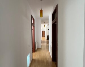 Apartament 4 camere de vanzare in Cluj-napoca, zona Centru