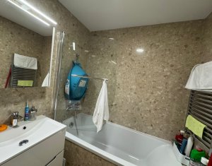 Apartament cu 3 camere, modern, etaj intermediar, parcare