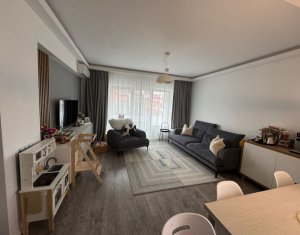 Apartament cu 3 camere, modern, etaj intermediar, parcare