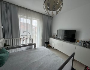Apartament cu 3 camere, modern, etaj intermediar, parcare