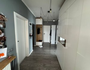 Apartament cu 3 camere, modern, etaj intermediar, parcare