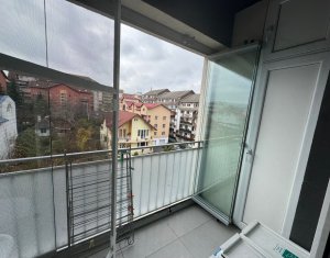 Apartament cu 3 camere, modern, etaj intermediar, parcare