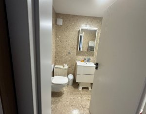 Apartament cu 3 camere, modern, etaj intermediar, parcare