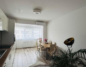 Sale apartment 3 rooms in Floresti