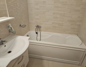 Apartament cu 3 camere, pod, boxa la subsol, parcare exterioara, Floresti