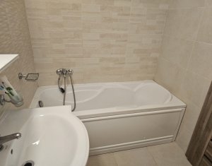Apartament cu 3 camere, pod, boxa la subsol, parcare exterioara, Floresti