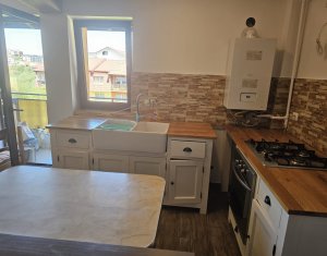 Apartament cu 3 camere, pod, boxa la subsol, parcare exterioara, Floresti