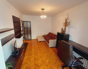 Appartement 3 chambres à vendre dans Cluj-napoca, zone Plopilor
