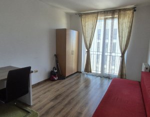 Apartament trei camere, semidecomandat, strada Porii