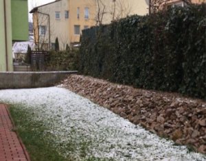 Apartament cu gradina in bloc tip vila, 75 mp util + 120 mp, parcare 