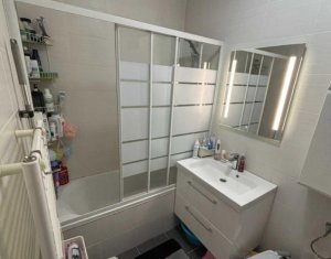 Apartament cu 3 camere la etajul 1 cu parcare in Floresti